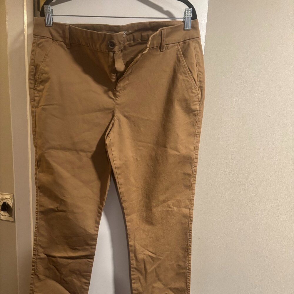 Beige skinny jeans.